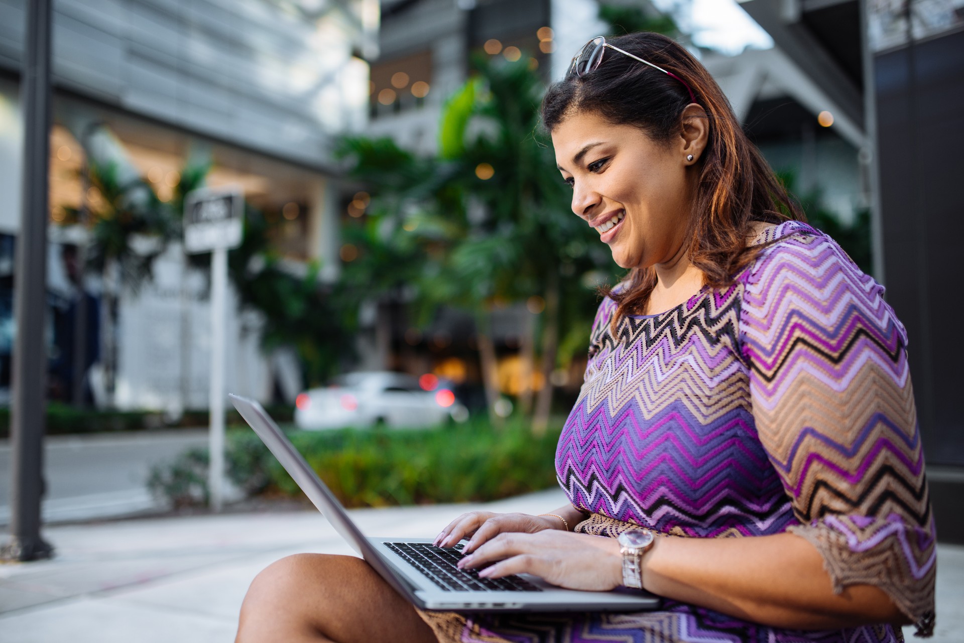 Overweight mature Latin businesswoman using laptop for electronic banking