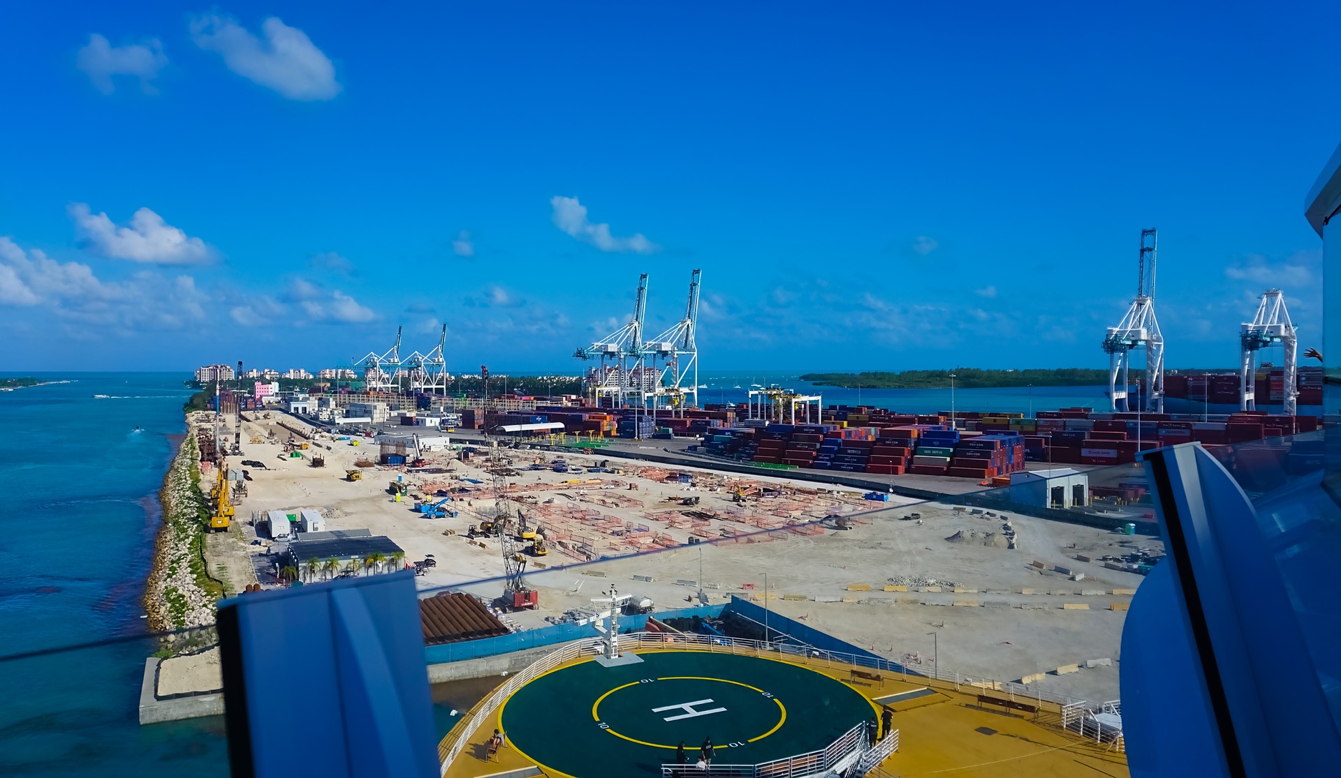 Many containers at Port Miami, one of the largest cargo ports in the US.